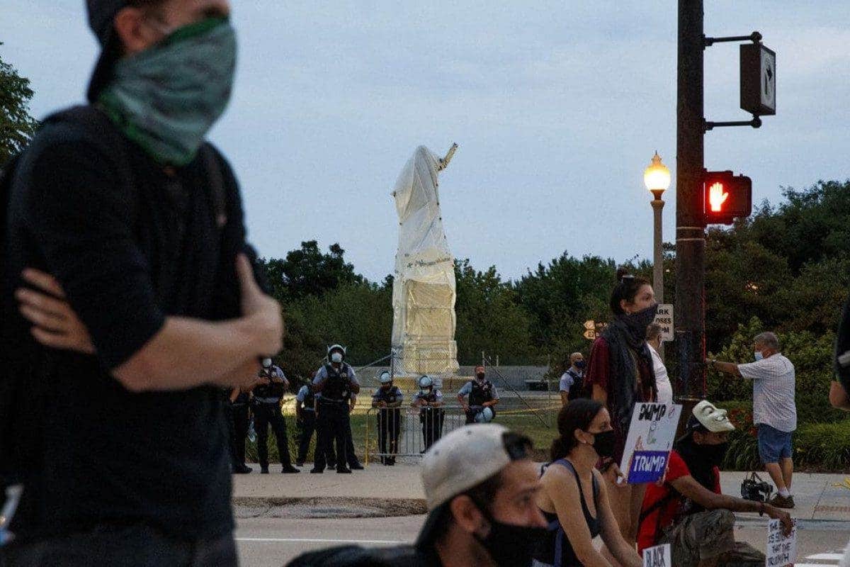 Christopher Columbus statues removed from two Chicago parks