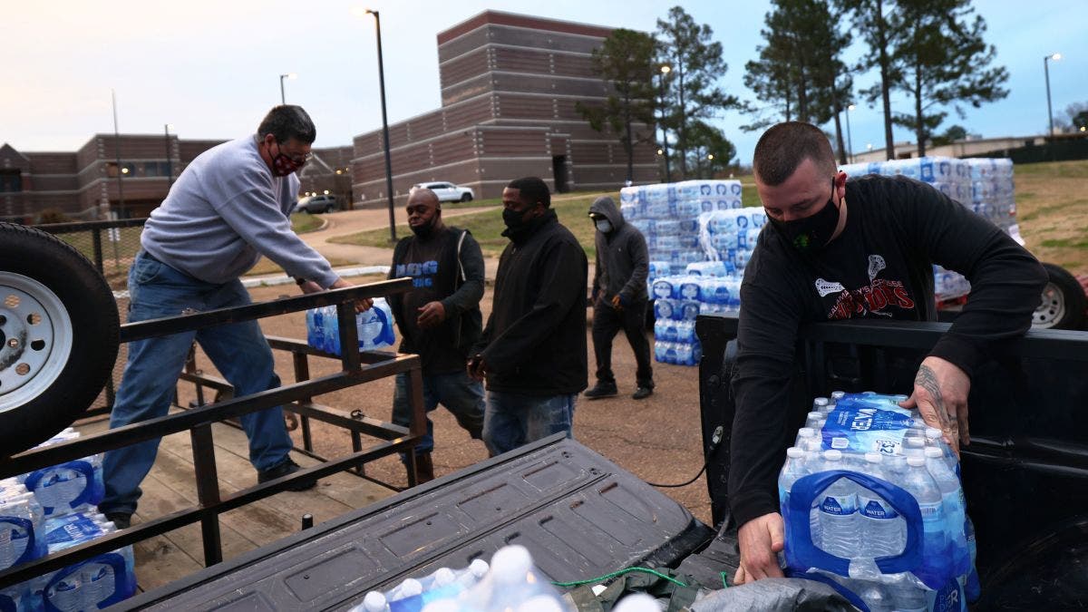 Thousands in Jackson, Mississippi still without water weeks after ...
