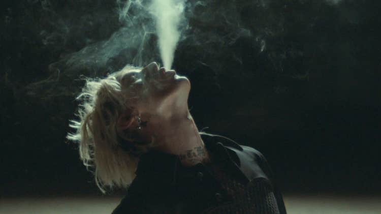 Machine Gun Kelly returns with new single “papercuts”