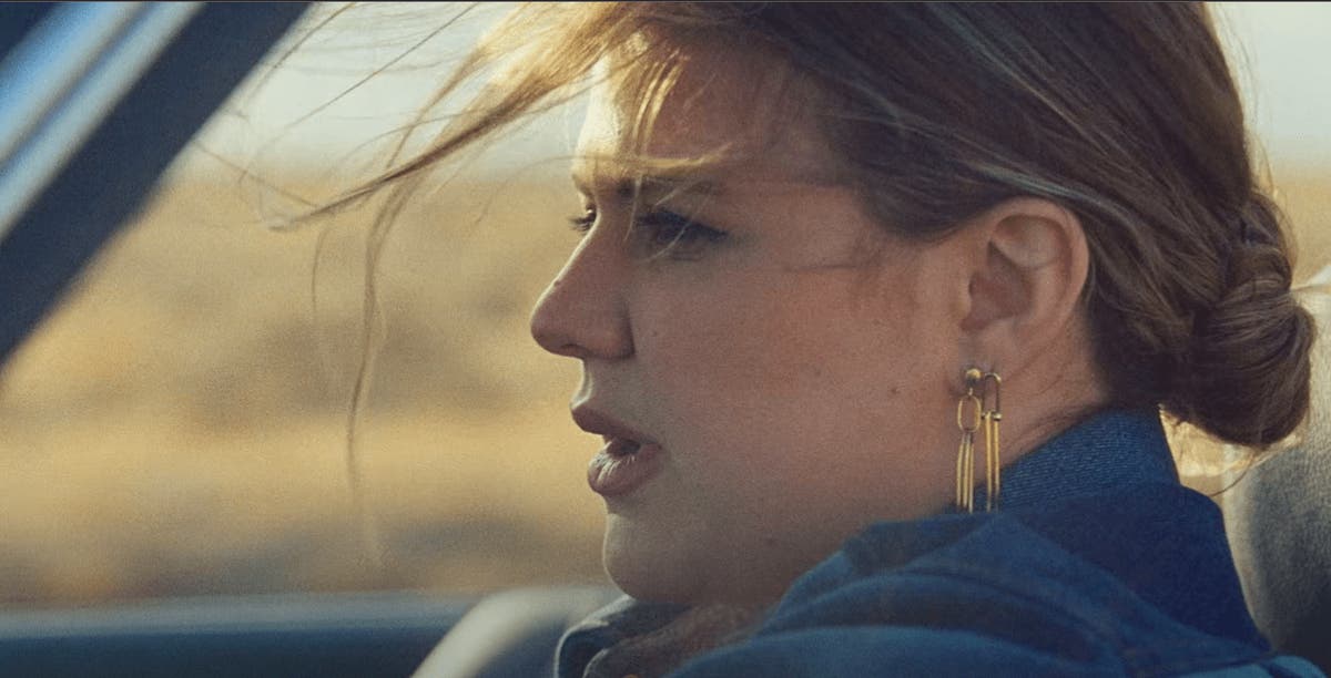 Smino joins Yebba for her new “Louie Bag” music video