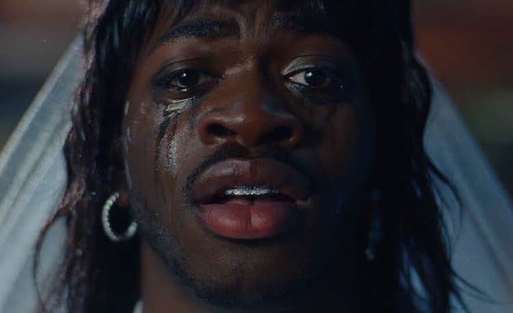 Lil Nas X takes to the field and more in “THATS WHAT I WANT” video