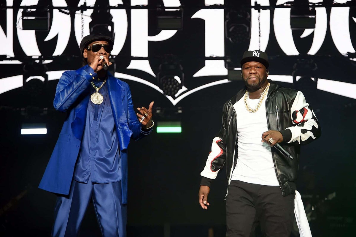 50 Cent pokes fun at Snoop Dogg's smoking habits