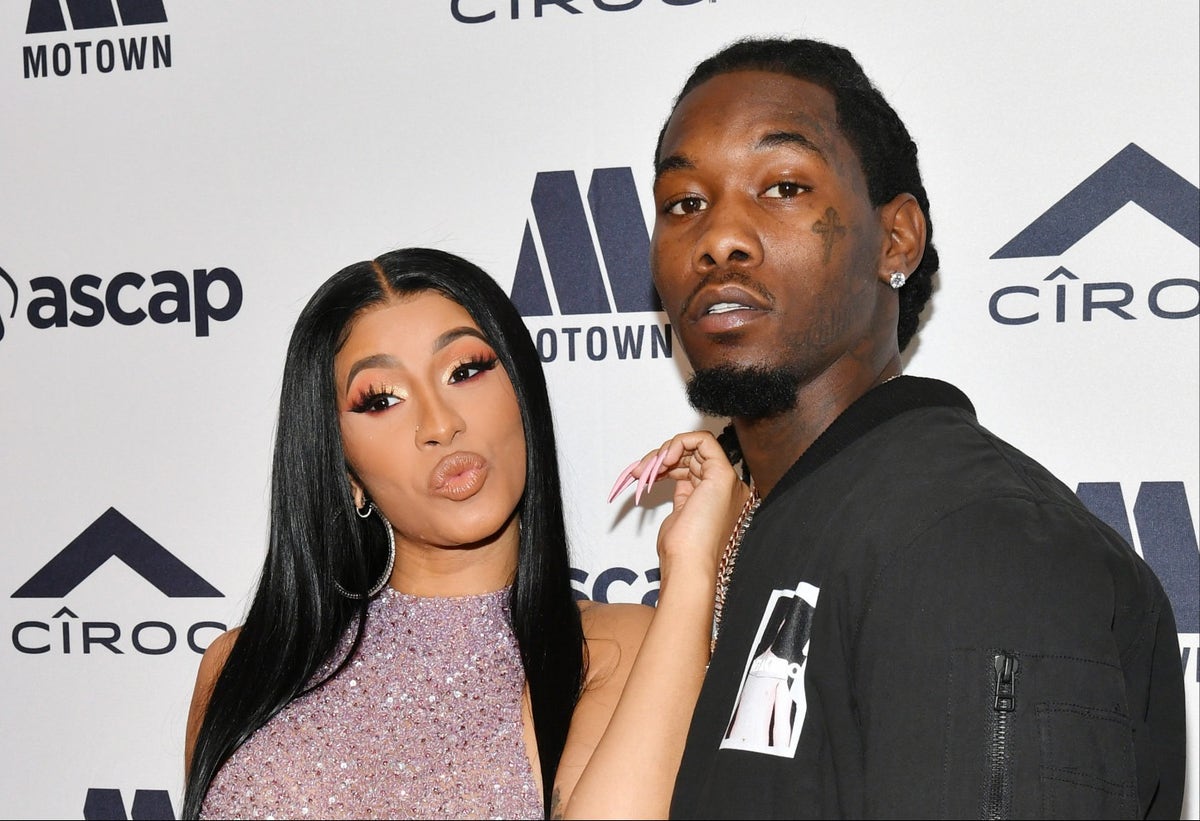 Offset surprises Cardi B with rosefilled home for Valentine's Day(02)