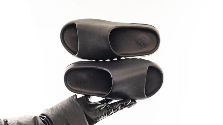 adidas YEEZY SLIDE