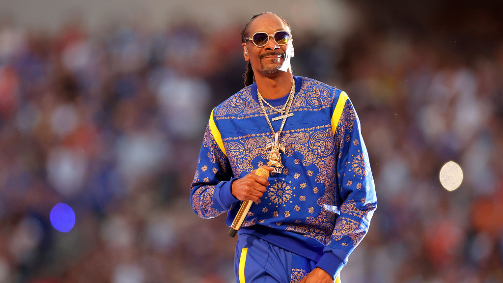 Snoop Dogg tried to end the East Coast-West Coast feud back in the 90s