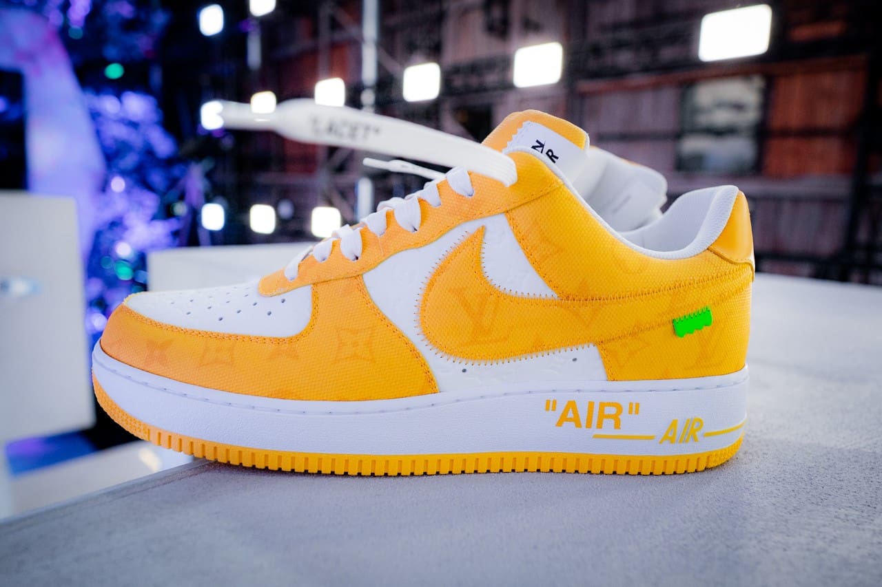 ナイキ SOMETHING'S OFF Virgil Abloh vuitton A Virgil Abloh-created