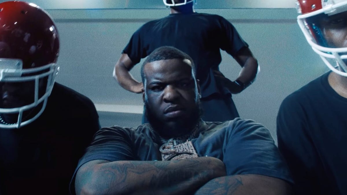 Maxo Kream teams up with Benny The Butcher for "FOOTBALL HEADS"
