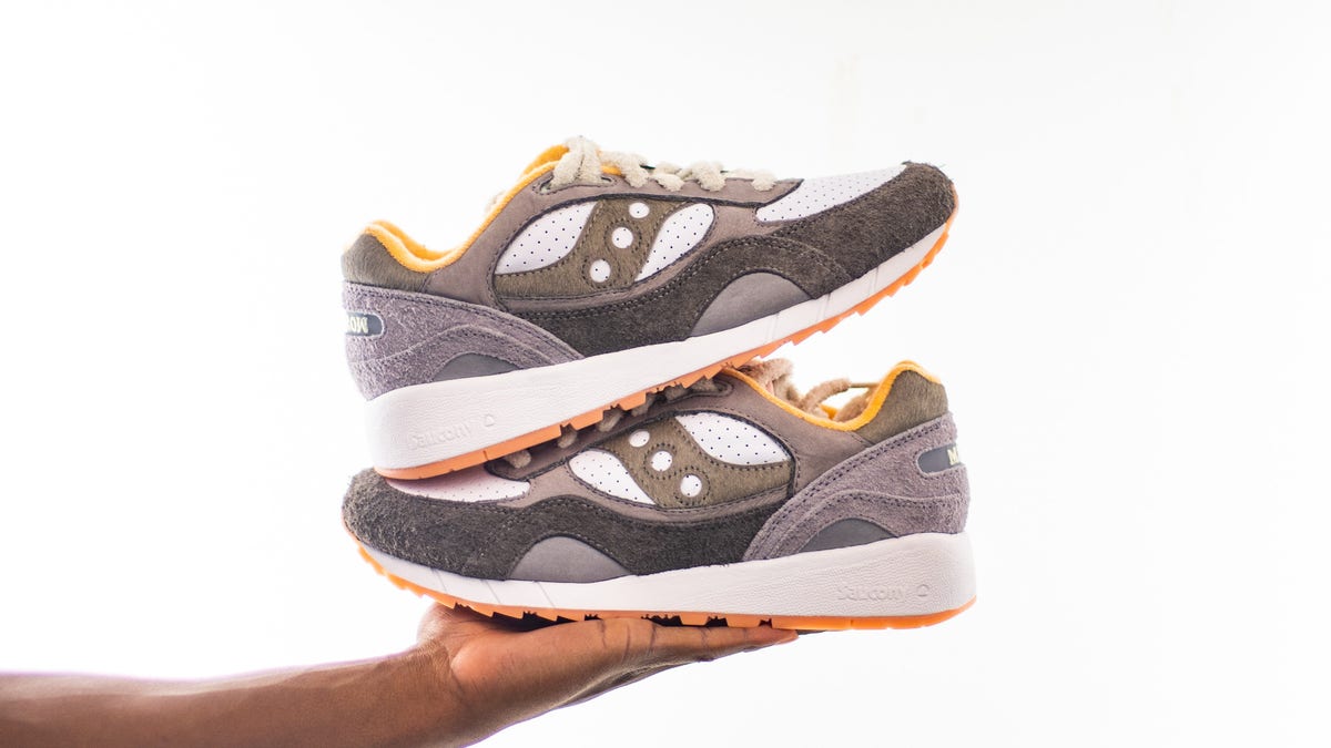 Saucony x Maybe Tomorrow ‘Tortoise’ 3D Grid Hurricane -Green and Orange Sneakers Saucony 3D Grid Hurricane x @maybetomorrow “Tortoise”?2022  main image 2