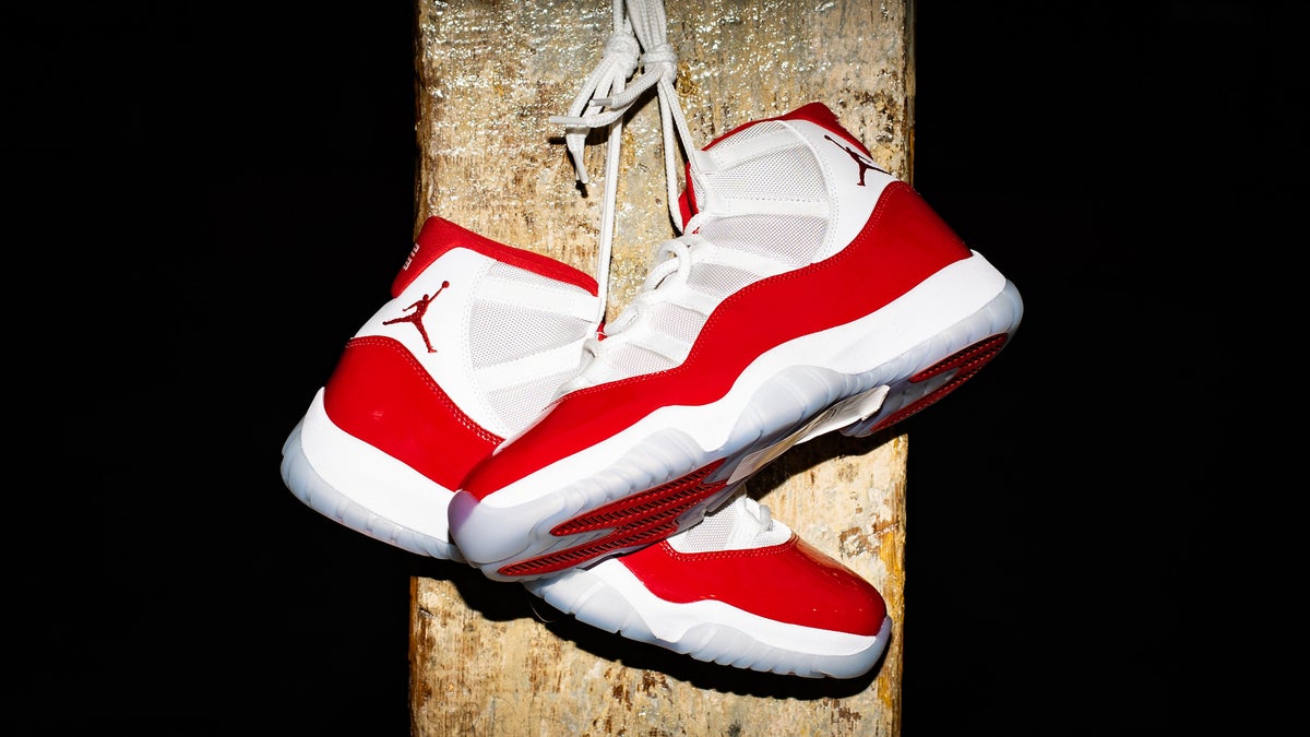 靴 Nike Air Jordan 11 \"Varsity Red\" The Air Jordan 11 'Varsity Red' Releases Saturday