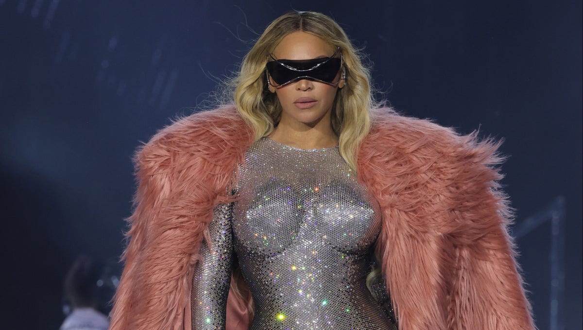 Beyoncé pays Metro $100,000 to stay open amid weather delays