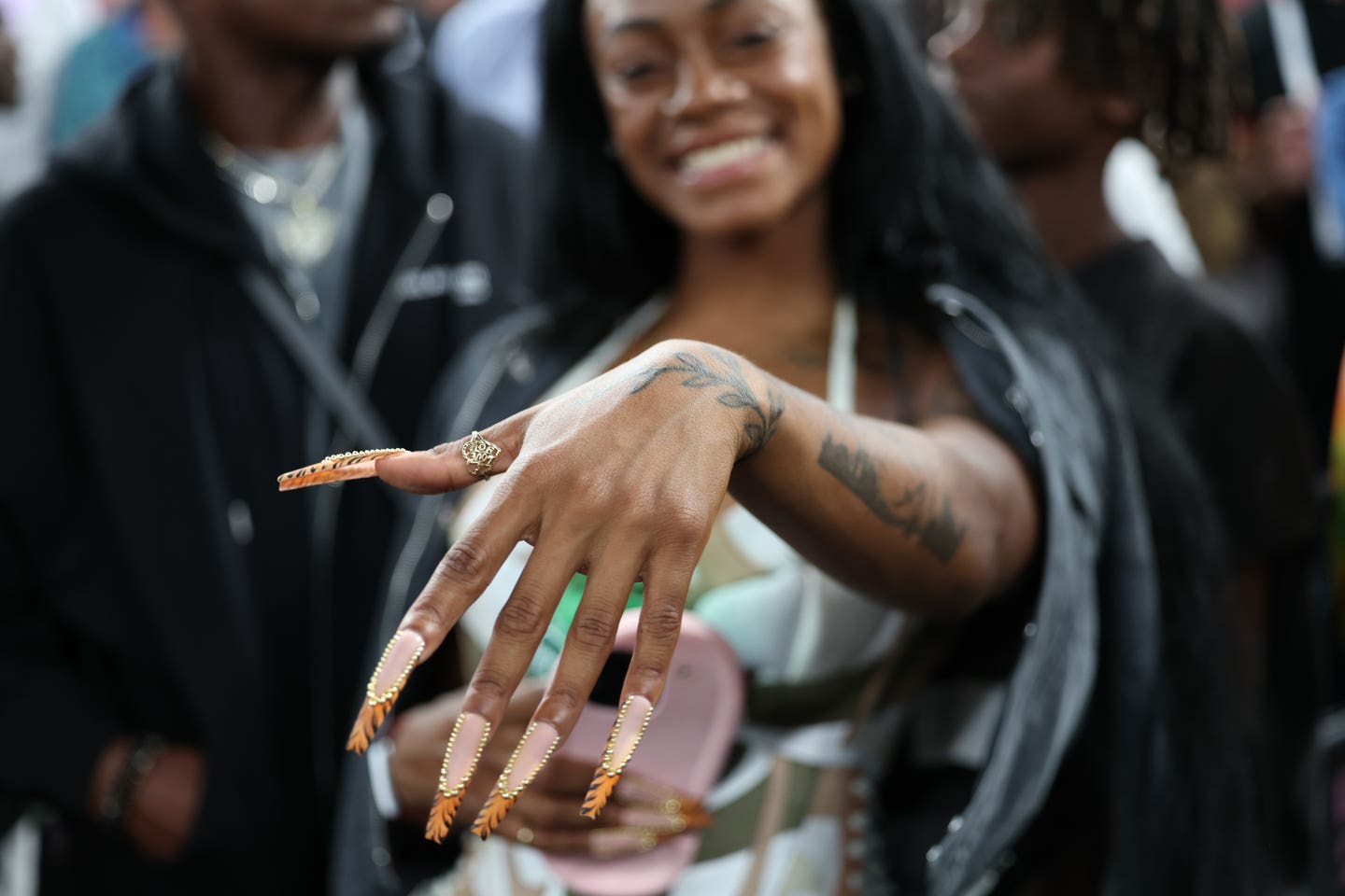 Celebrities With Long Nails 60 Photos - Moonagedaydream.film