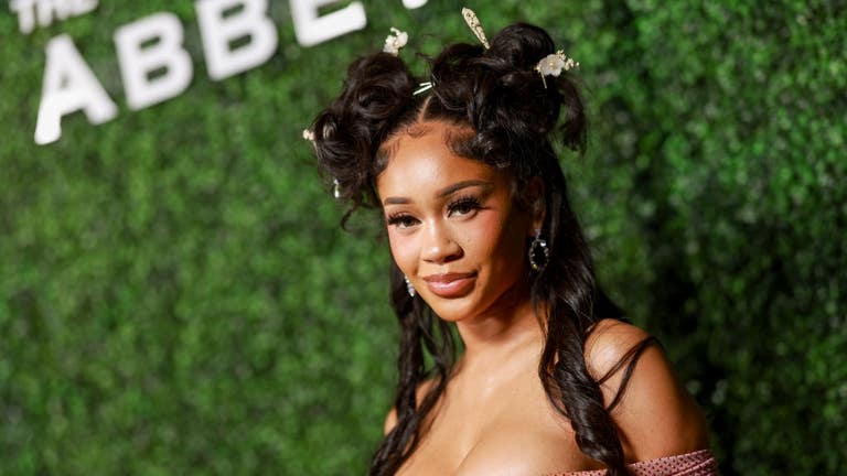 Saweetie Speaks Out After Her Chicago Performance Ends In Chaos Saweetie Speaks Out After Her Chicago Performance Ends In Chaos