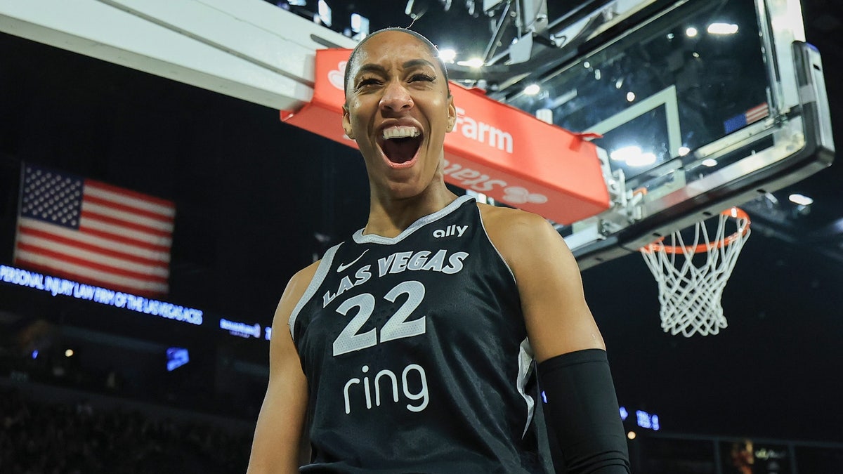 A'ja Wilson sets WNBA record with 32 points, 20 rebounds