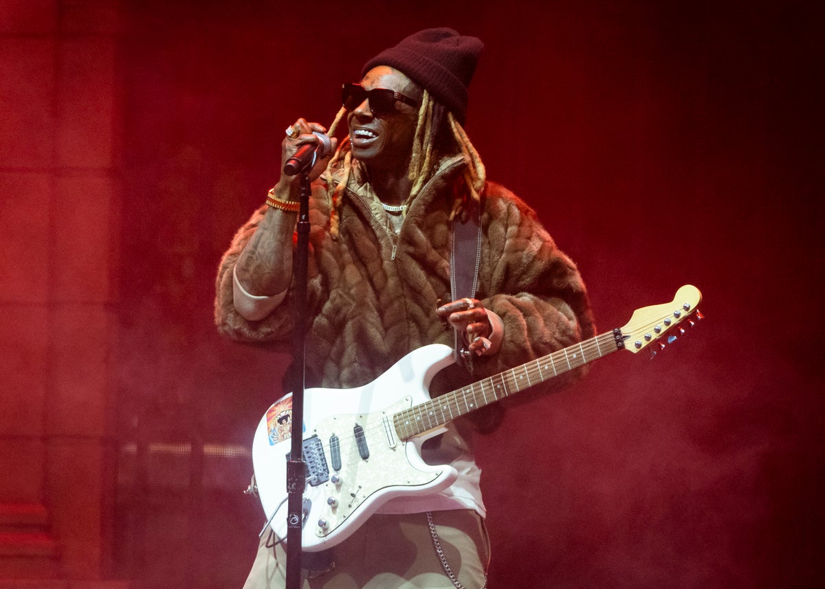 Lil Wayne surprises disabled fan with chain after “Tha Carter VI Tour ...