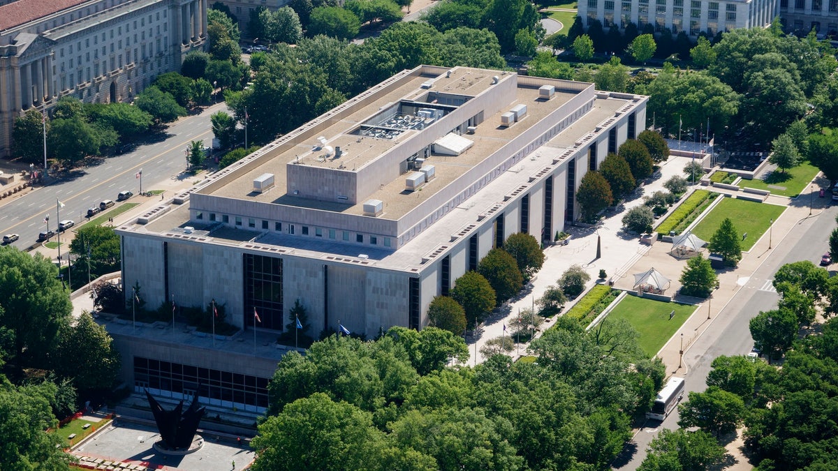 White House says Smithsonian is unfit to tell America’s story in scathing 162-page report about its 