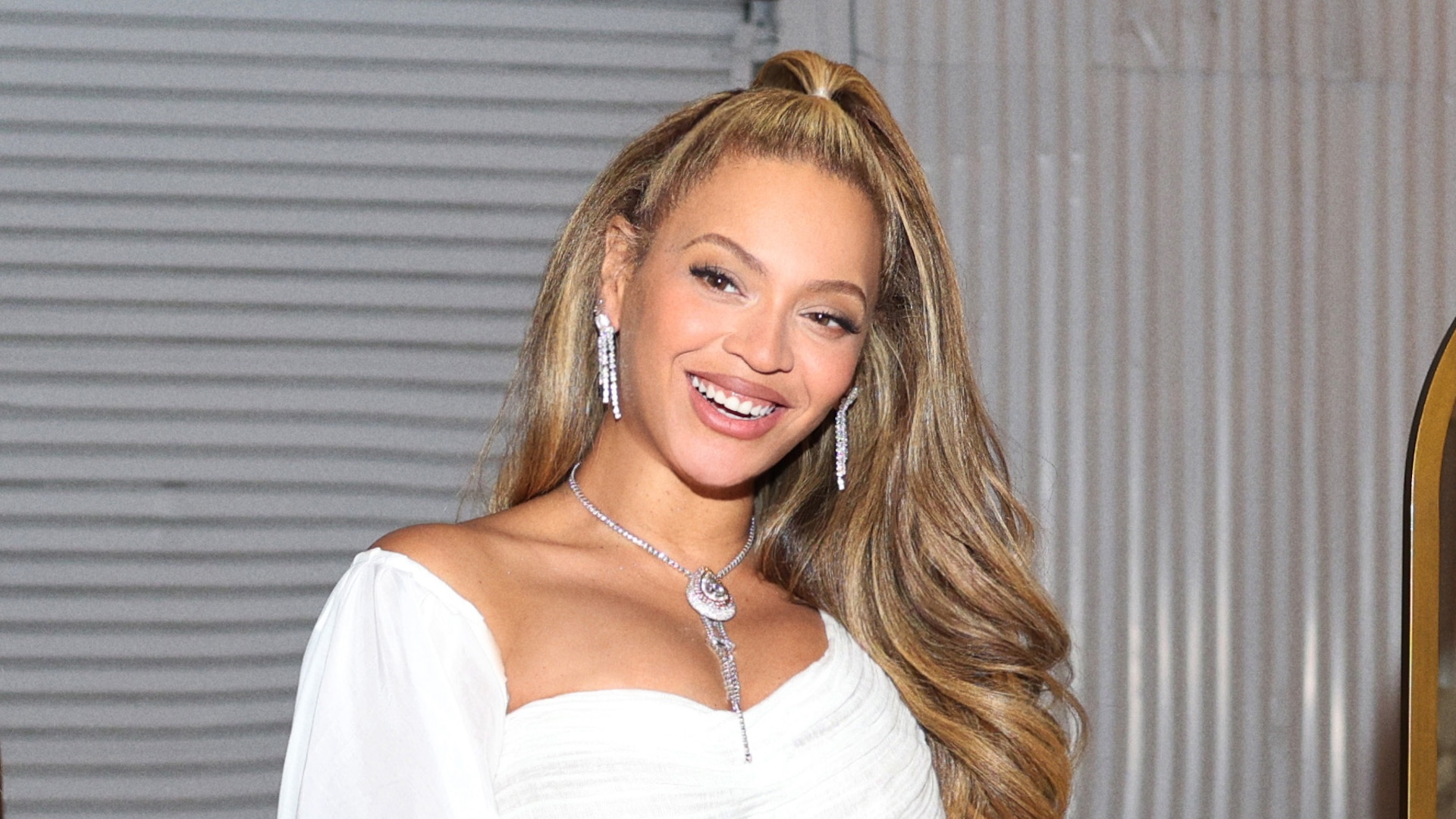 Beyoncé strips down for 'COWBOY CARTER' vinyl cover