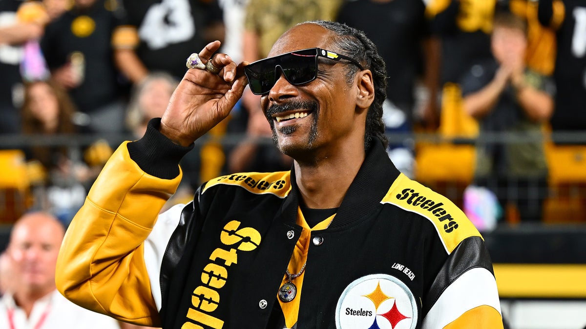 NFL Kansas City Chiefs Crewneck Sweatshirt For Hot Fans, image size:1200x675