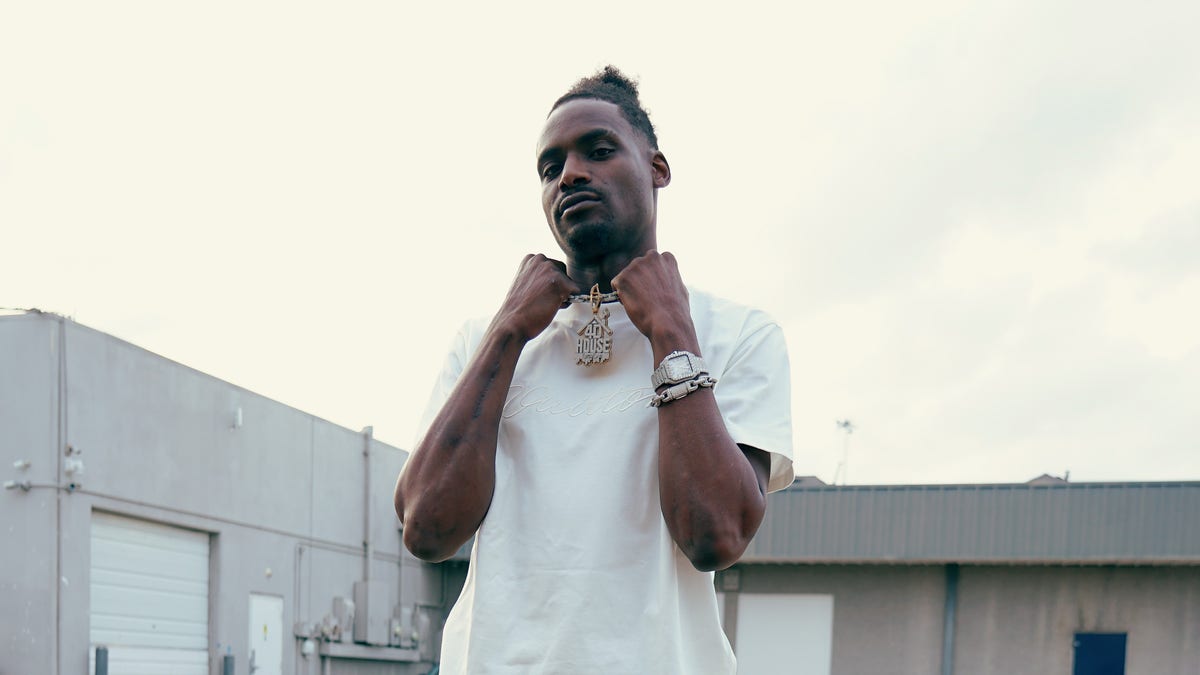 4 Bow Arrow keeps his foot on the gas with OTB Fastlane-assisted “Thru The Roof”: Listen to the new single