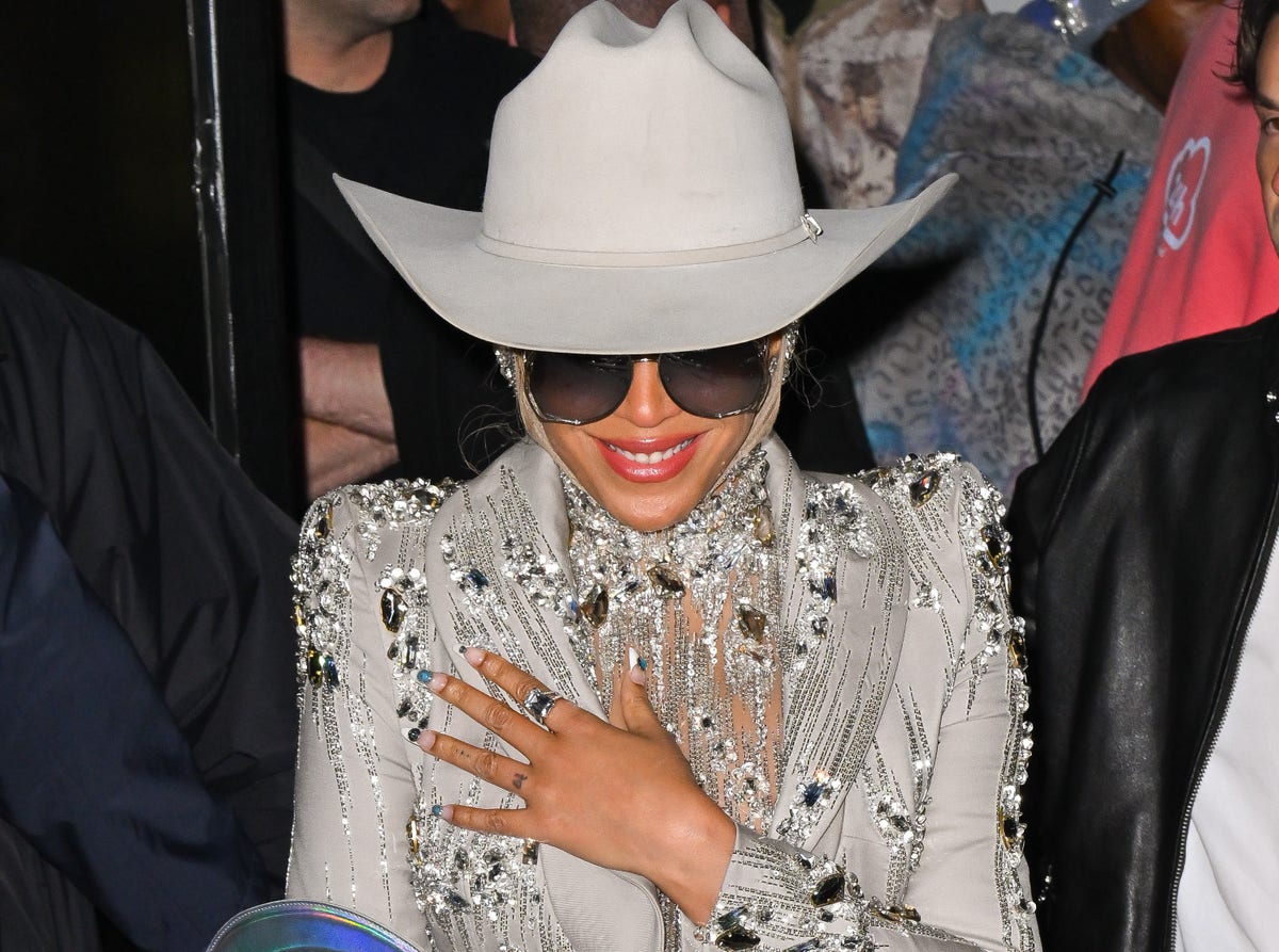 21 of the most iconic looks from Beyoncé