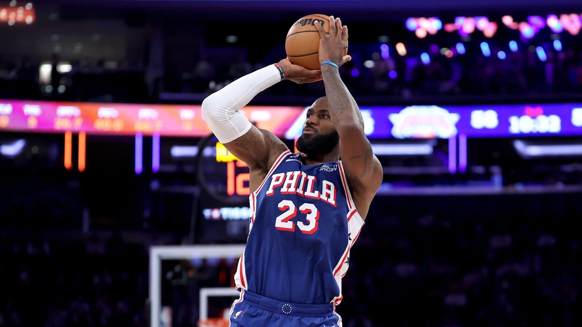 LeBron James says the 76ers spoiling the Knicks' ring night was “pretty special,” shares hilarious reaction to opening-night win
