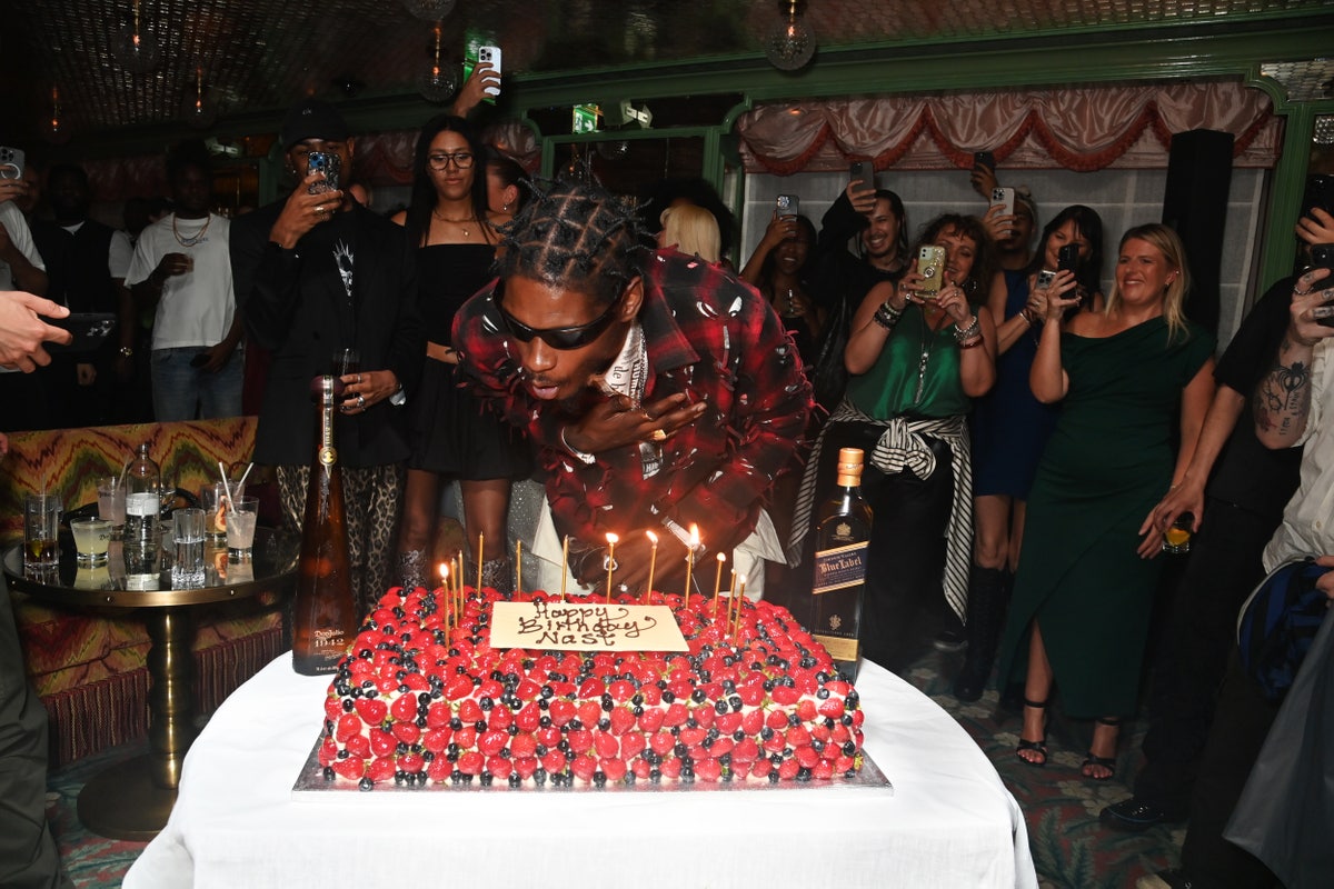 How to Host a Spellbinding Wicked Themed Party, image size:1200x800