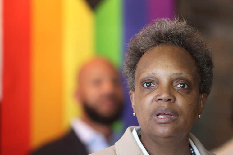 Lori Lightfoot says city of Chicago plans to sue gangs to “take their assets”